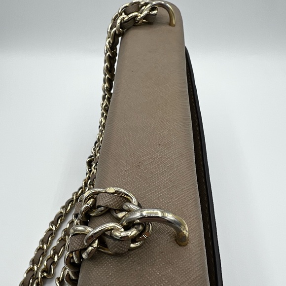 Tory Burch Tan Crossbody Purse with Adjustable Gold-Toned Chain Strap. - Picture 7 of 11